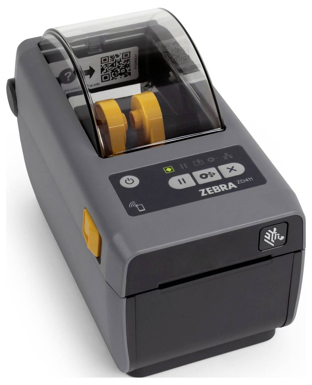 Ein grauer Etikettendrucker mit schwarzem Bedienfeld, Drehknopf und orangefarbenen Details. Ein QR-Code ist im Druckbereich sichtbar.