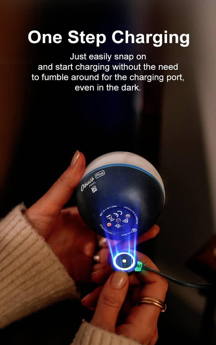 Eine Person hält ein elektrisches Gerät mit LED-Anzeige, das über einen magnetischen USB-Anschluss aufgeladen wird. Text: 'One Step Charging'.