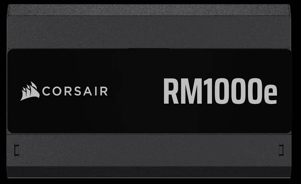 Netzteil Corsair RM1000e, schwarzes Gehäuse, Markenlogo links, Modellname rechts.