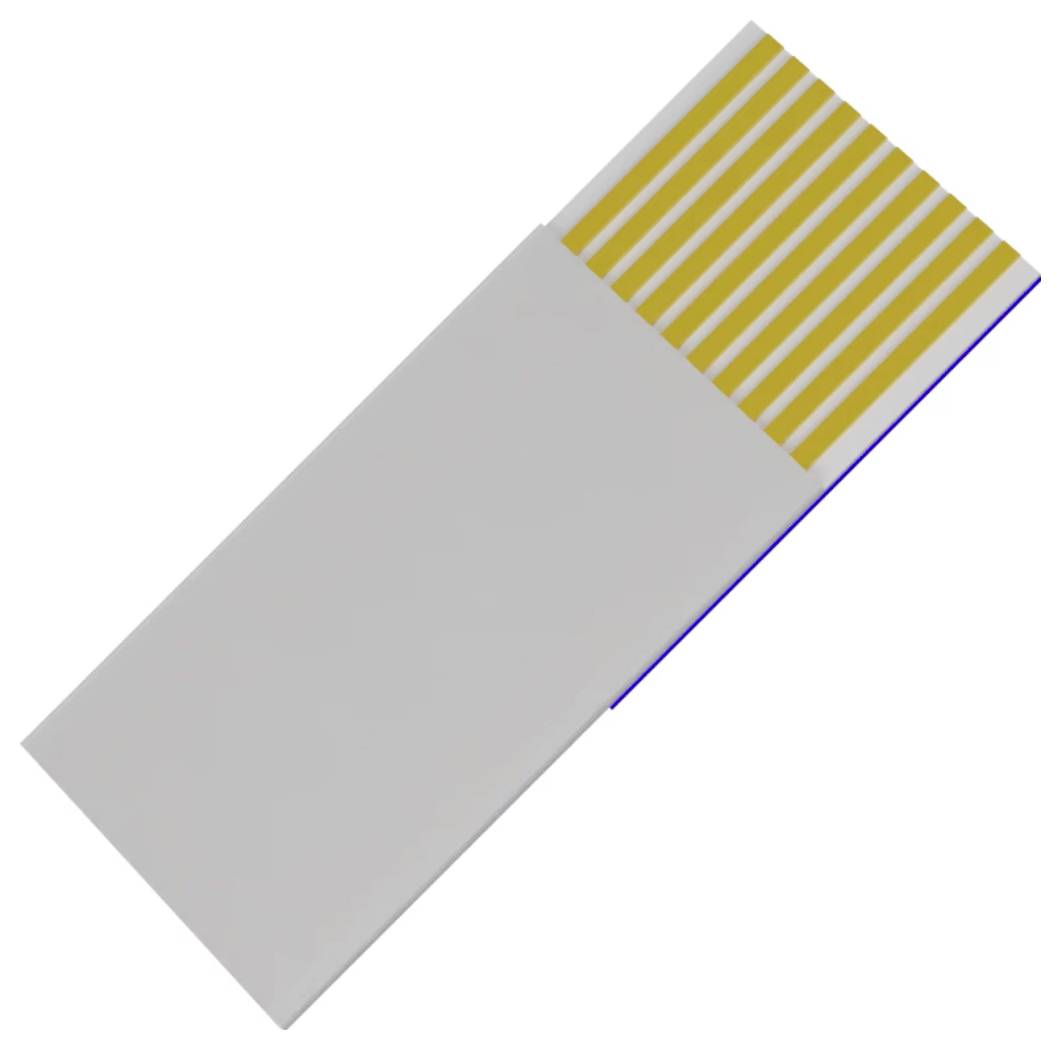 Ein flaches, flexibles Schaltband mit goldfarbenen Steckerkontakten an einem Ende, diagonal auf weißem Hintergrund dargestellt.