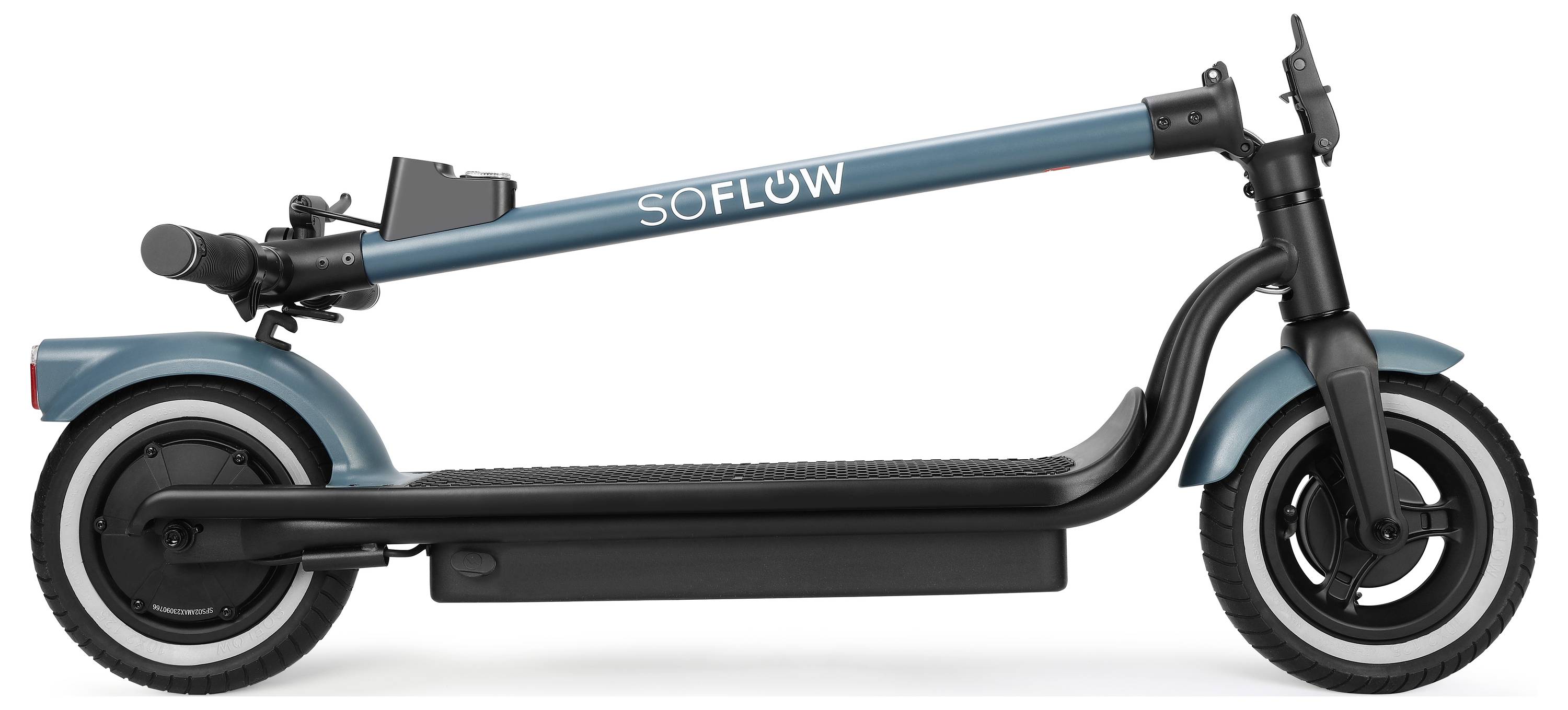 Ein zusammengeklappter, blauer Elektroroller mit der Aufschrift 'SOFLOW' auf dem Lenker.