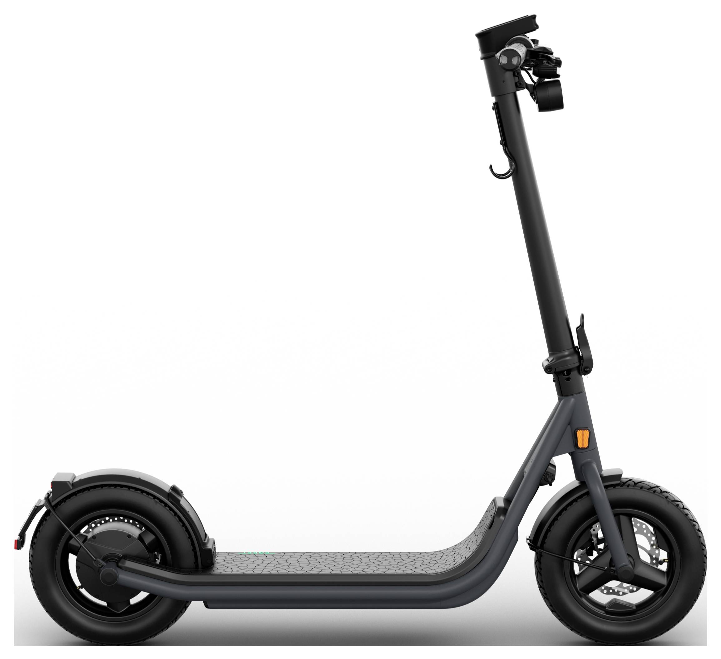Elektroroller in seitlicher Ansicht, schwarz, mit dicken Reifen und Trittbrett. Geeignet für urbane Mobilität.