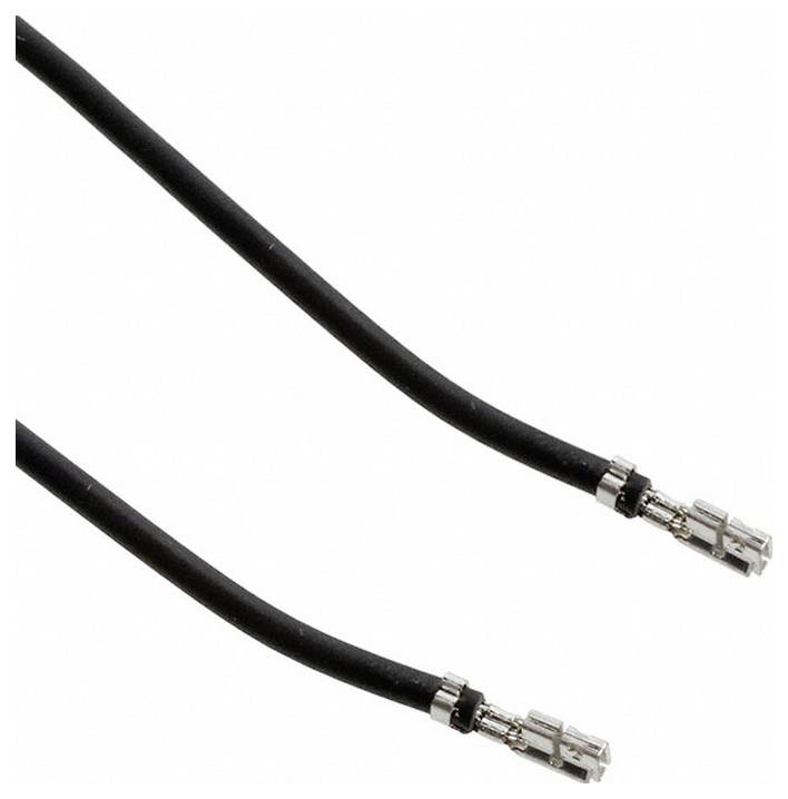Zwei schwarze koaxiale Kabel mit Metallsteckern auf weißem Hintergrund.