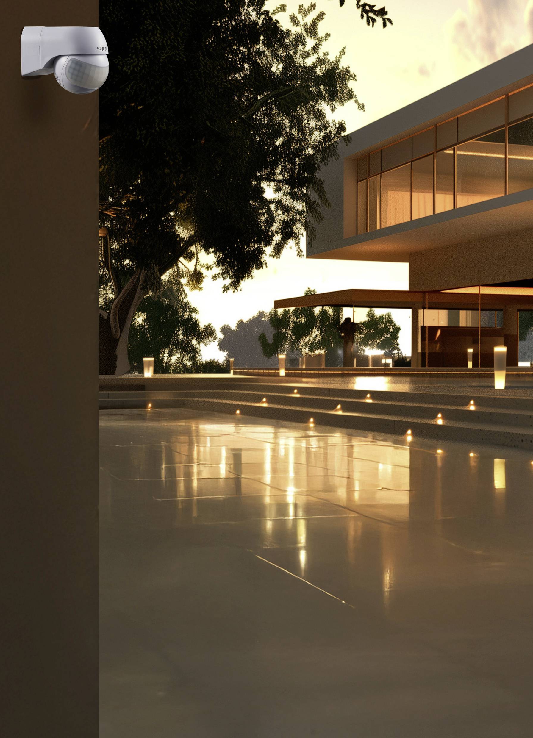 Moderne Villa mit großem Pool bei Sonnenuntergang, umgeben von Bäumen und eleganter Beleuchtung.