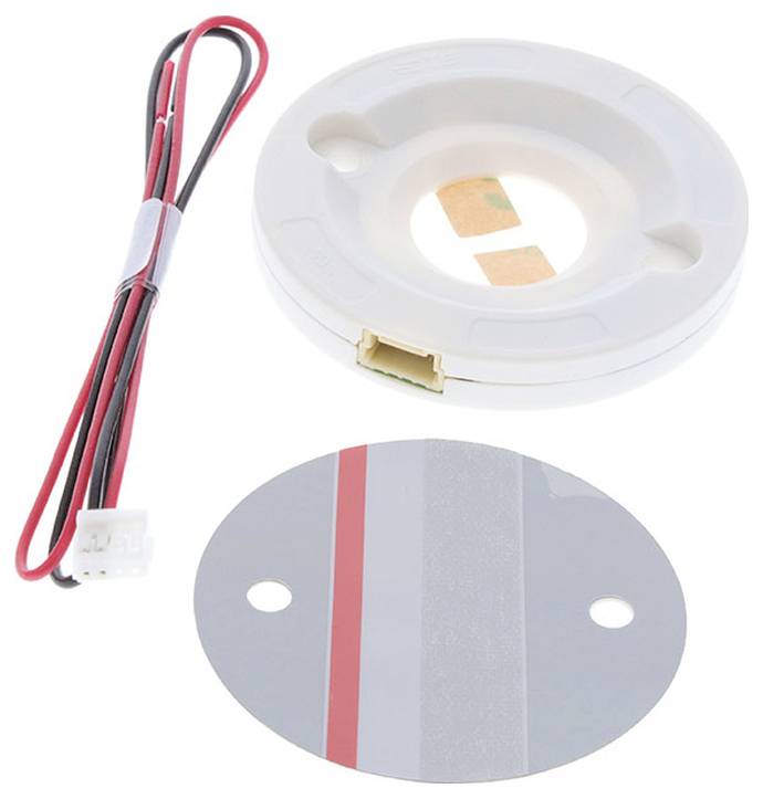 Eine weiße runde elektronische Komponente mit einem Anschluss, ein rot-schwarzes Kabel mit einem Stecker und eine graue kreisförmige Metallplatte mit einem roten Streifen.