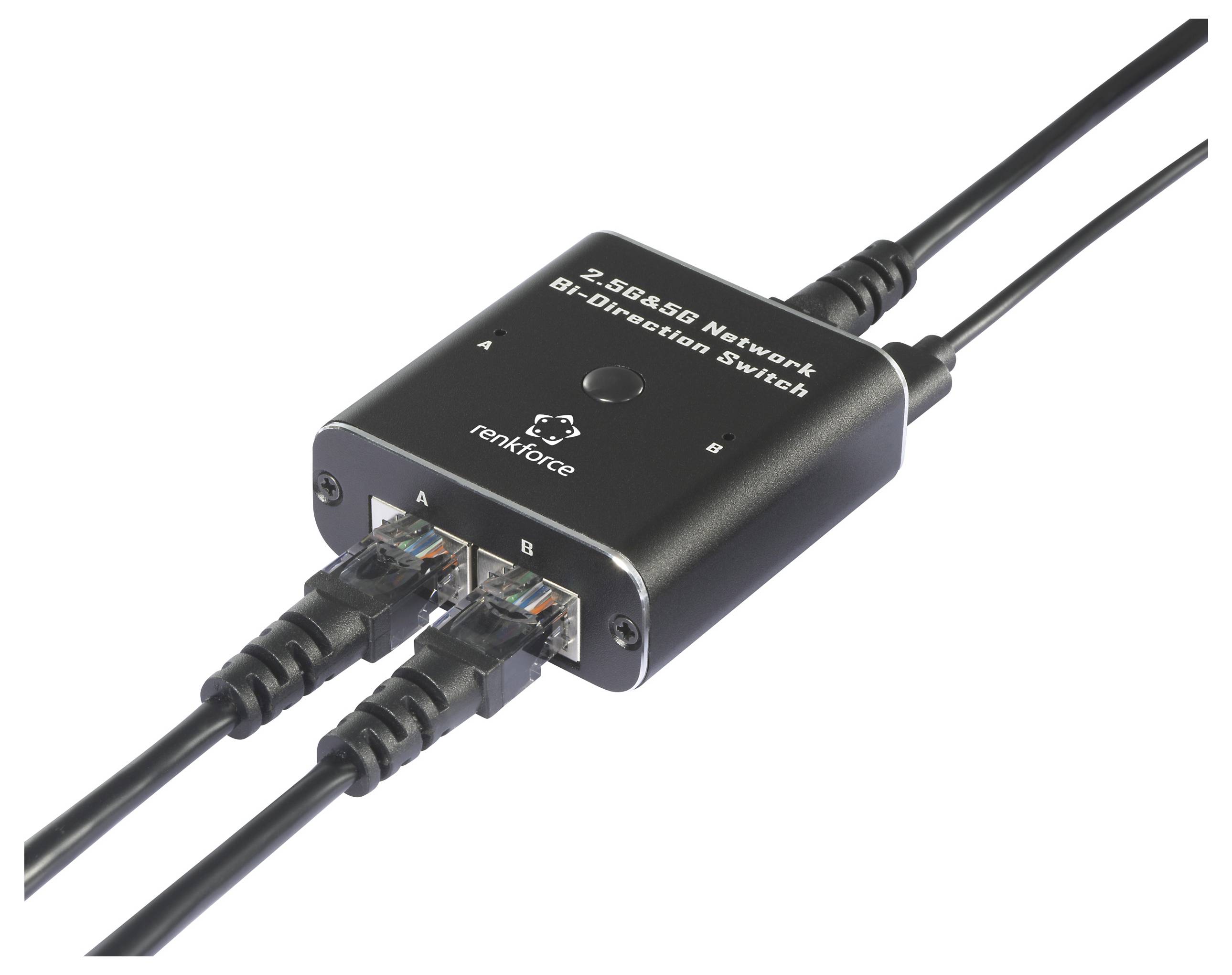 Ein schwarzer 2-5G/5G Netzwerk Bi-Directional Switch von renkforce. Zwei Netzwerkkabel sind in die Ports A und B eingesteckt.