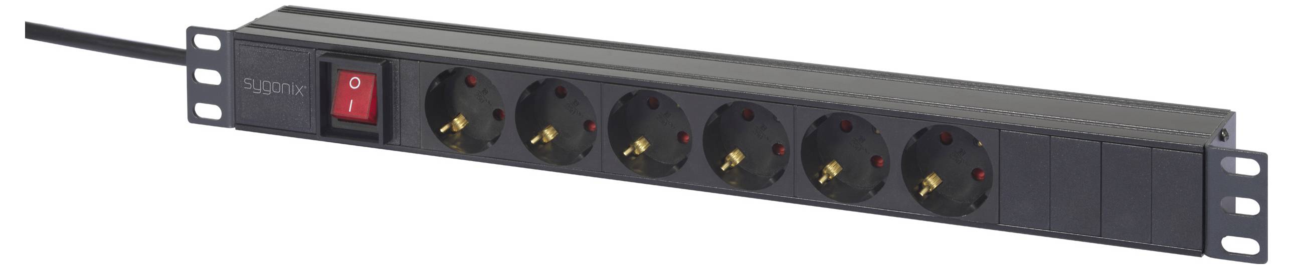 Eine schwarze Mehrfachsteckdosenleiste mit sechs Steckplätzen und einem roten Ein-/Ausschalter.