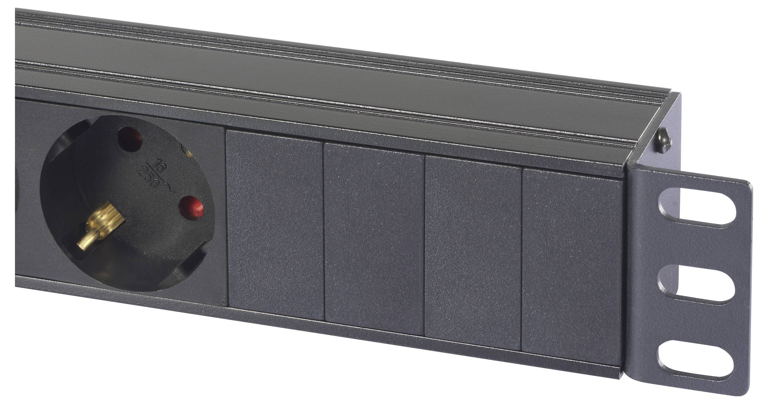 Mehrfachsteckdose mit einer sichtbaren Steckdose und fünf abgedeckten Bereichen. Schwarzes Gehäuse, zur Wandmontage geeignet.