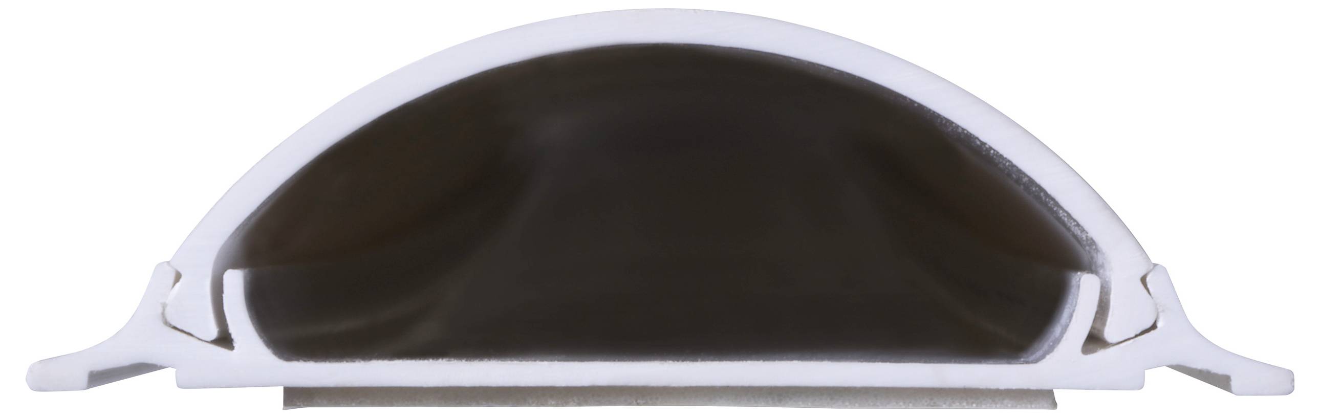 Querschnitt eines Burgers, der die Schichtung von Brötchen, Fleisch, Käse und weiteren Zutaten zeigt.