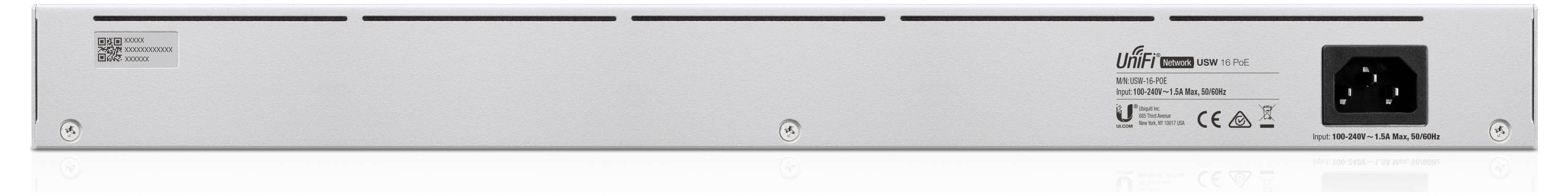 Rückansicht eines Rack-montierten elektronischen Geräts mit Netzeingangsbuchse, Seriennummer und Konformitätskennzeichnungen.