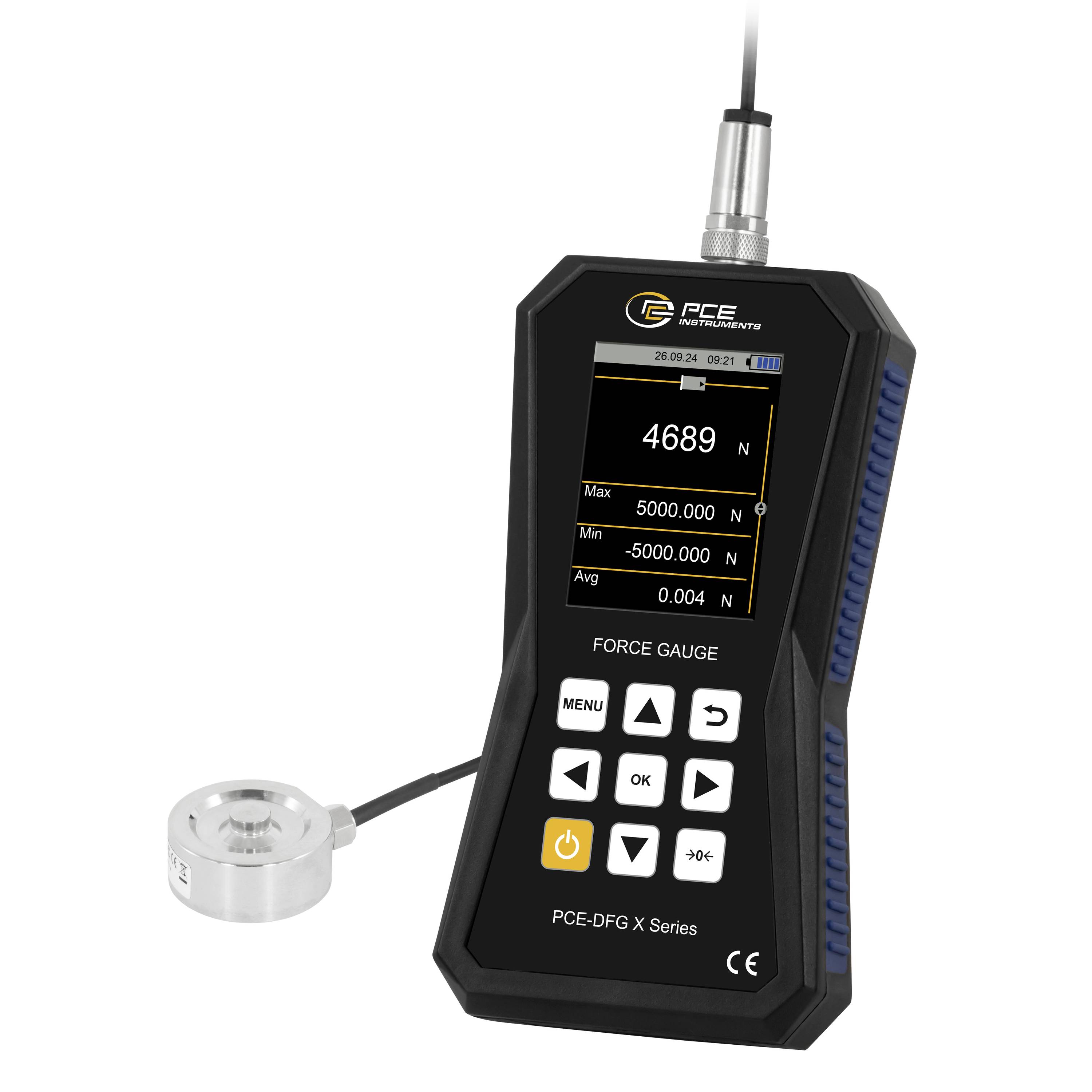 Tragbarer PCE-Kraftmessgerät mit Display zeigt 4689 N an, verbunden durch ein Kabel mit einem Lastzellensensor.