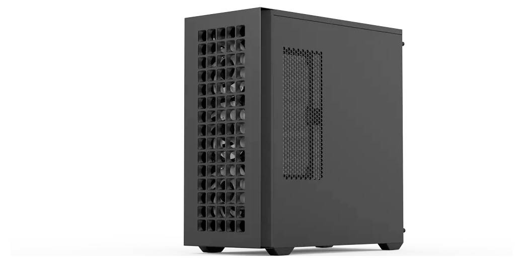 Ein schwarzes Computer-Tower-Gehäuse mit einer perforierten Frontplatte und einer seitlichen Mesh-Abdeckung zur Belüftung, präsentiert auf einem schlichten weißen Hintergrund.