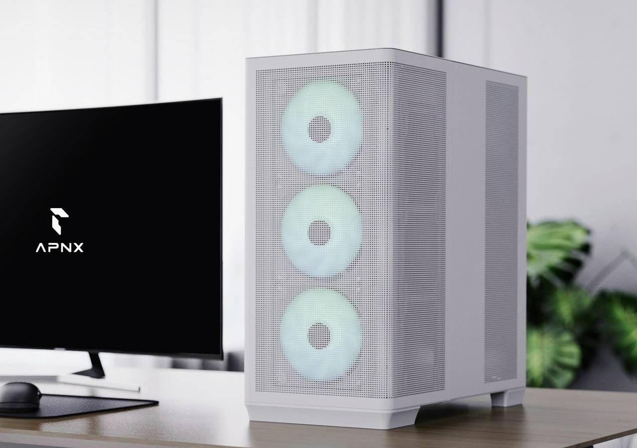 Ein weißer Computer-Tower mit beleuchteten Lüftern auf einem Schreibtisch neben einem Monitor, der das 'APNX' Logo zeigt.