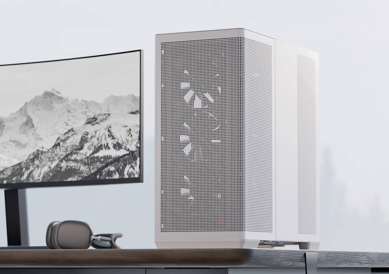 Ein weißer Computertower mit sichtbaren Kühlventilatoren an der Seite steht neben einem gebogenen Monitor, der ein schwarz-weißes Bergbild zeigt.