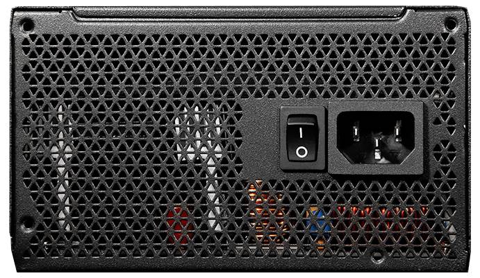 Netzteilrückseite mit Lüftungsgitter, Netzschalter und Stromanschluss.