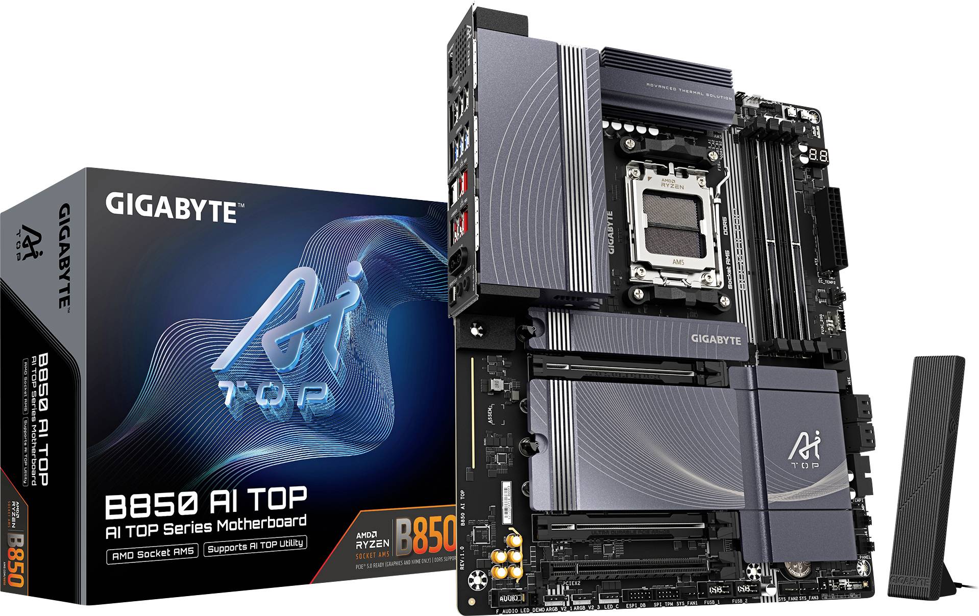 Das Bild zeigt ein Gigabyte B850 AI TOP Motherboard neben seiner Verpackung. Die Verpackung ist schwarz mit dem Logo und Modellnamen.