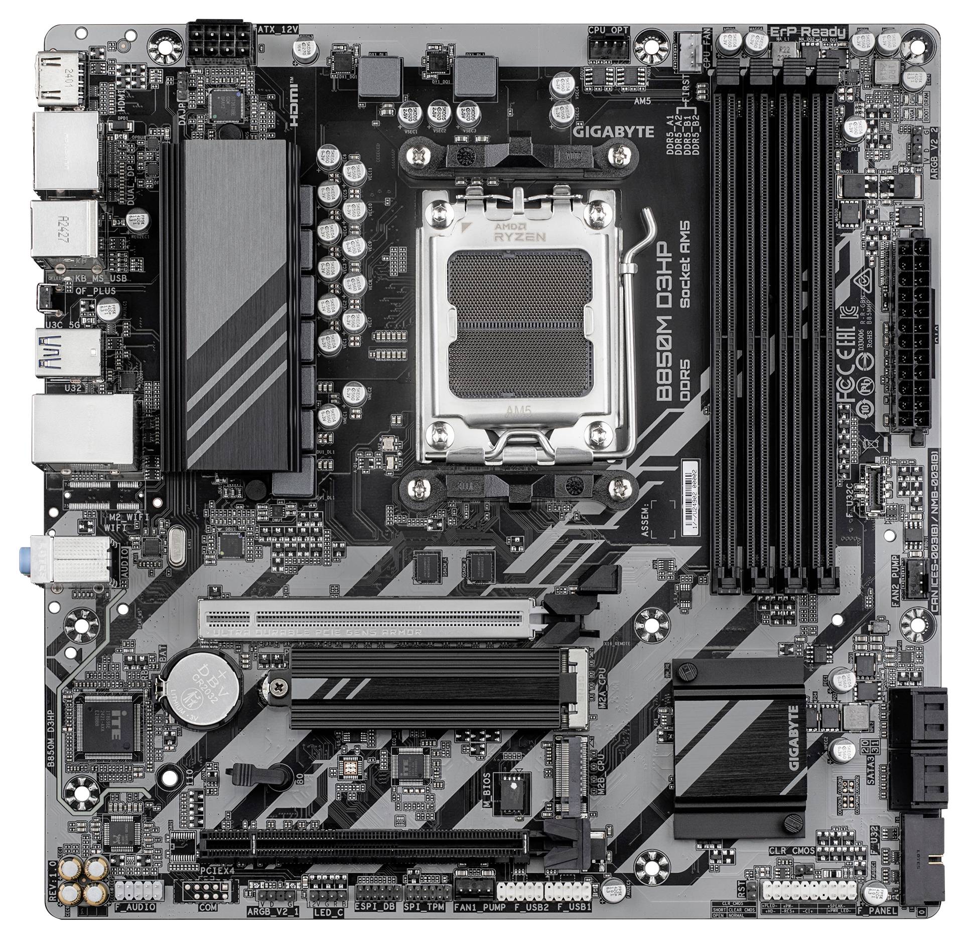 Ein Computer-Motherboard mit mehreren PCIe-Steckplätzen, RAM-Sockeln und einem CPU-Sockel. Herstellername oben links sichtbar.
