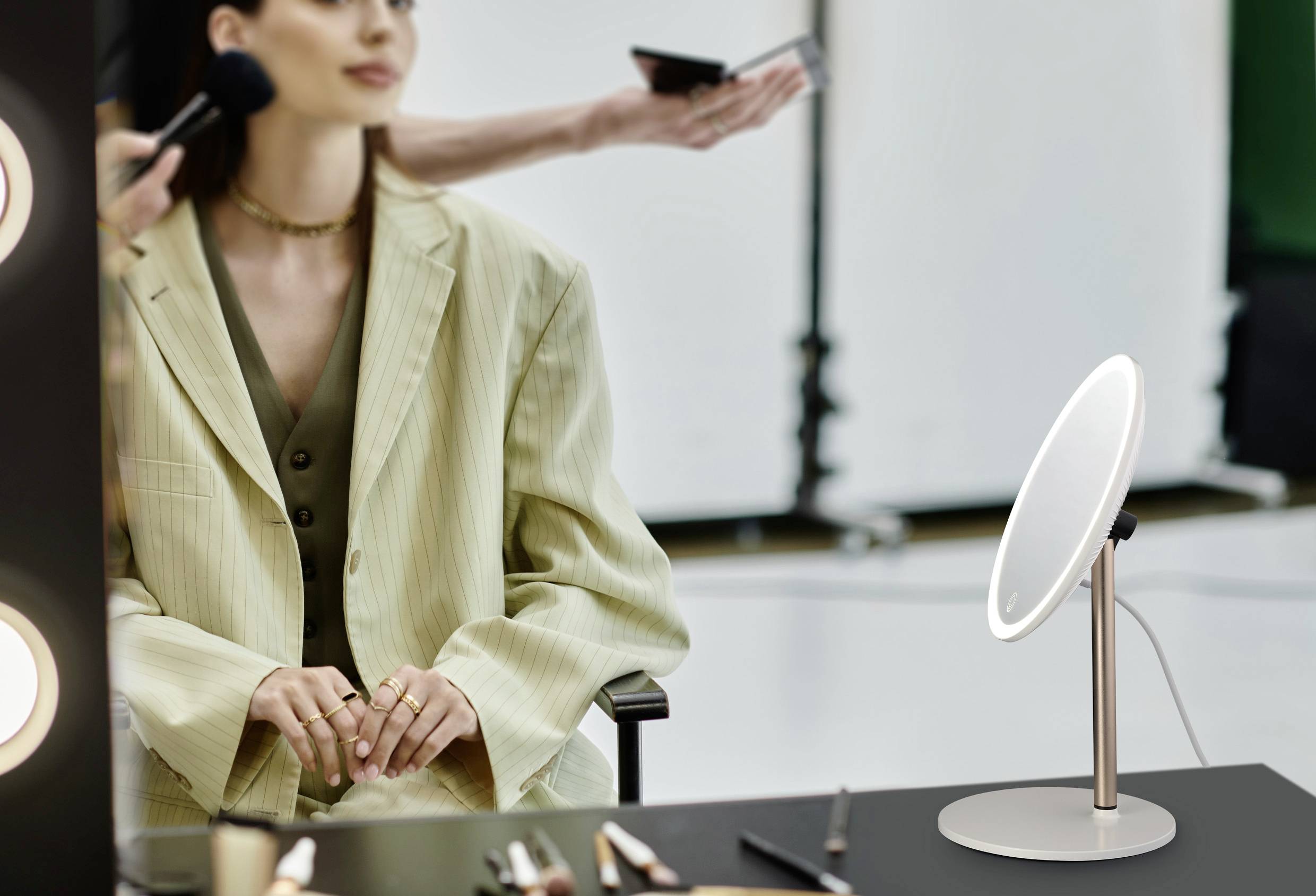 Sygonix SY-6739686 Spiegelleuchte 4W Warmweiß bis Kaltweiß Weiß