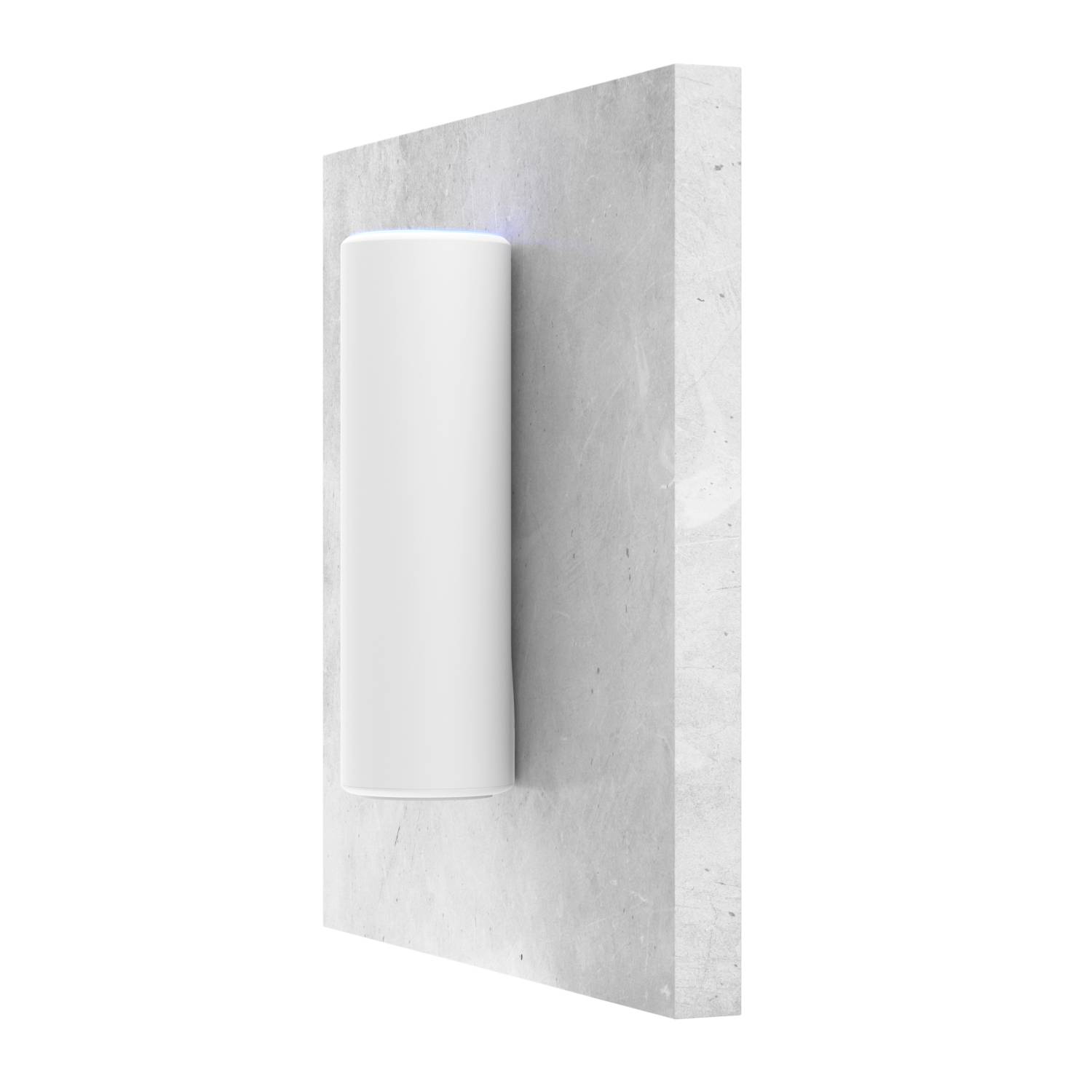 Moderner zylindrischer Wandleuchter auf Betonwand, mit subtiler blauer Lichtakzentuierung oben, verleiht minimalistisches Design.