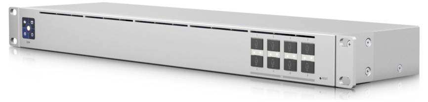 Silbernes Rackmount-Gerät mit mehreren Schaltern und einem Display auf der linken Seite, geeignet für technische Anwendungen.