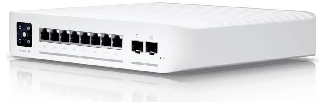 Netzwerkgerät mit mehreren Ethernet-Ports auf weißem Gehäuse, geeignet für die Verbindung und Verwaltung verschiedener Netzwerkkabel.