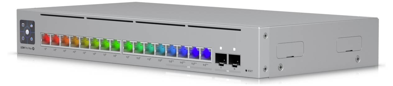 Ein silberner Netzwerk-Switch mit 12 farbig markierten Ethernet-Ports und zwei zusätzlichen Anschlüssen rechts.