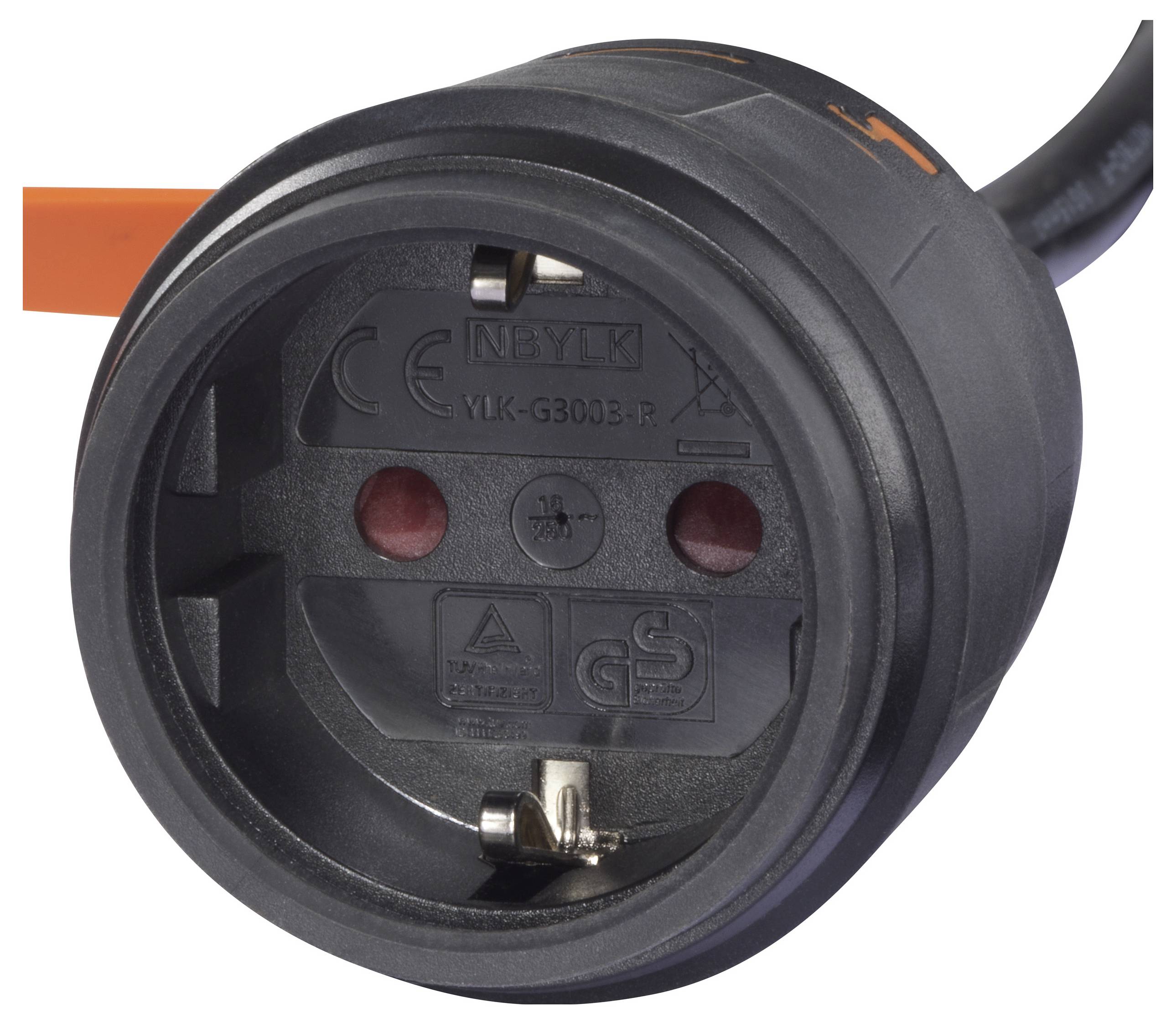 Nahaufnahme eines schwarzen Schuko-Steckers mit zwei runden Öffnungen und Erdung, verwendet für elektrische Geräte in Europa.