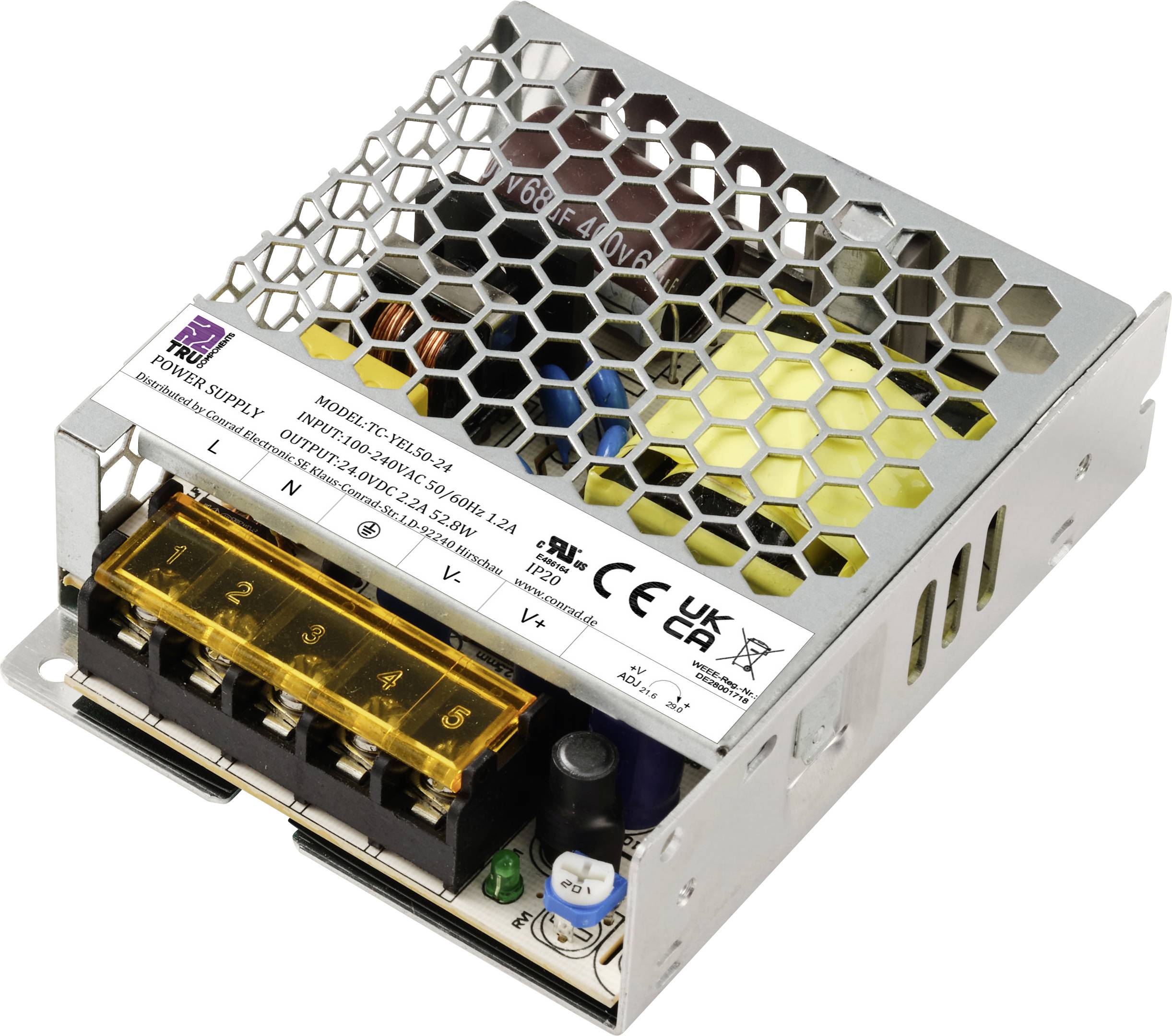 Ein Metallgehäuse mit sechseckigen Belüftungslöchern schützt das elektronische Bauteil eines Netzteils, das mit mehreren Kabelklemmen versehen ist.