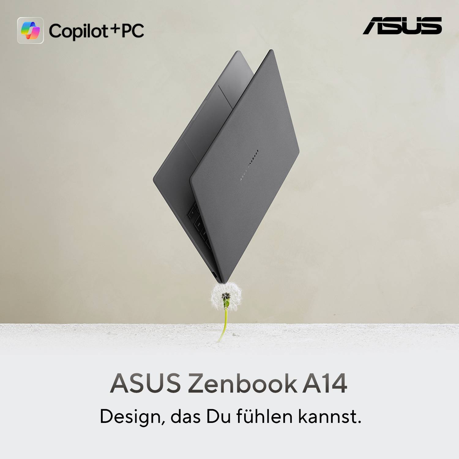 ASUS Zenbook A14 Laptop schwebt über einer Pusteblume. Oben links 'Copilot + PC' Logo, oben rechts 'ASUS' Logo. Text unten sagt: 'Design, das Du fühlen kannst.'