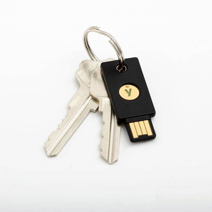 Yubico USB Passwort Manager Stick YubiKey 5 NFC Schwarz/Gold 5060408461426