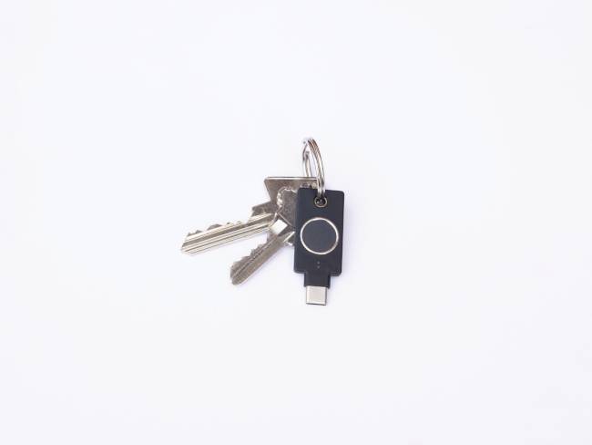 Yubico USB Passwort Manager Stick YubiKey C Bio (FIDO Edition) Schwarz/Gold 5060408464175