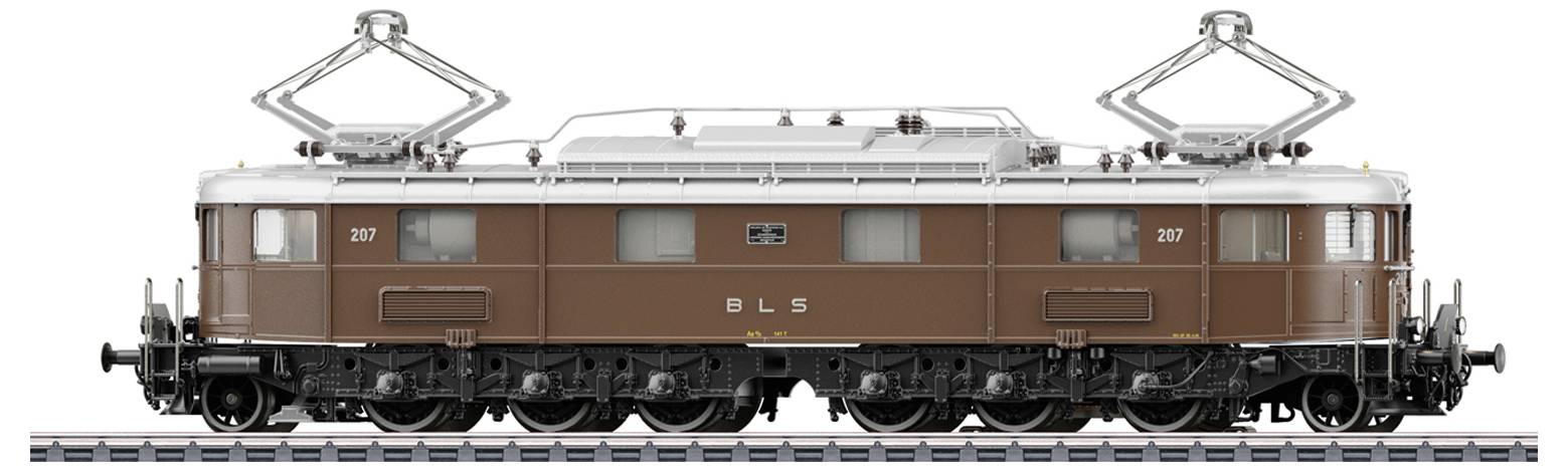 Braune Elektrolokomotive der BLS mit zwei Stromabnehmern auf Schienen.