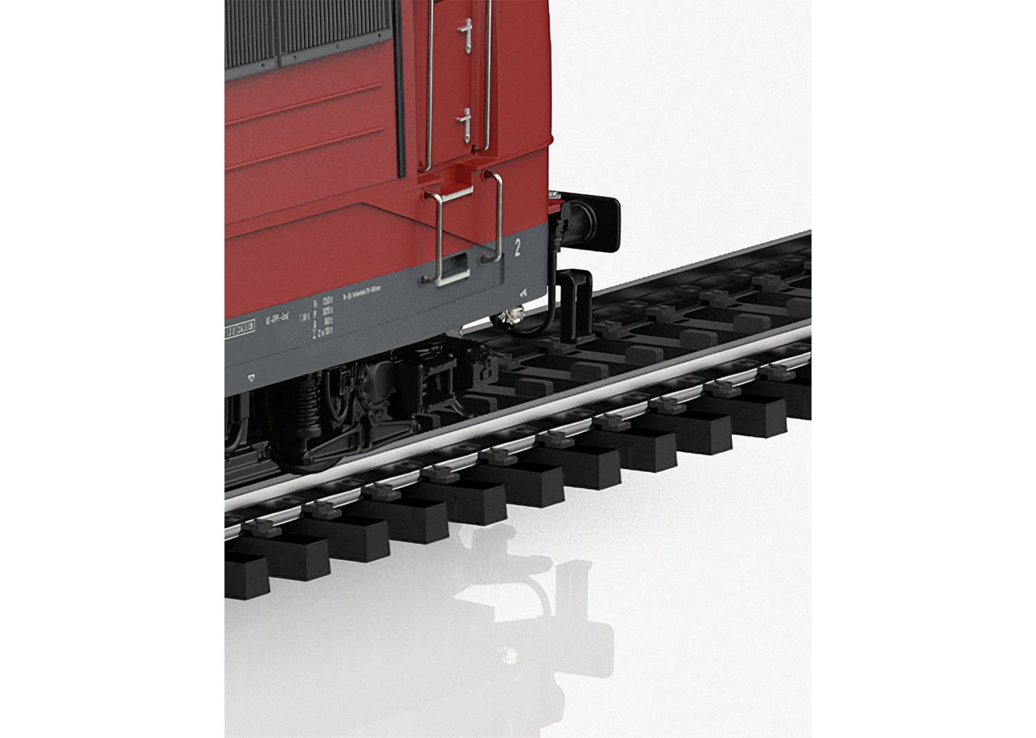 Roter Zug auf Gleis, Fokus auf Fahrwerk und Schienen mit klaren Details der Räder und Schienenstruktur.