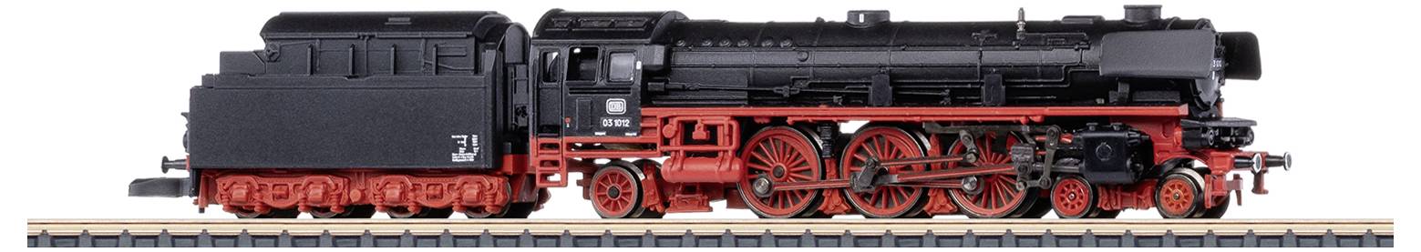 Schwarze Modell-Dampflokomotive mit roten Rädern auf einem Gleis, detailliert gestaltet, Seitenansicht.