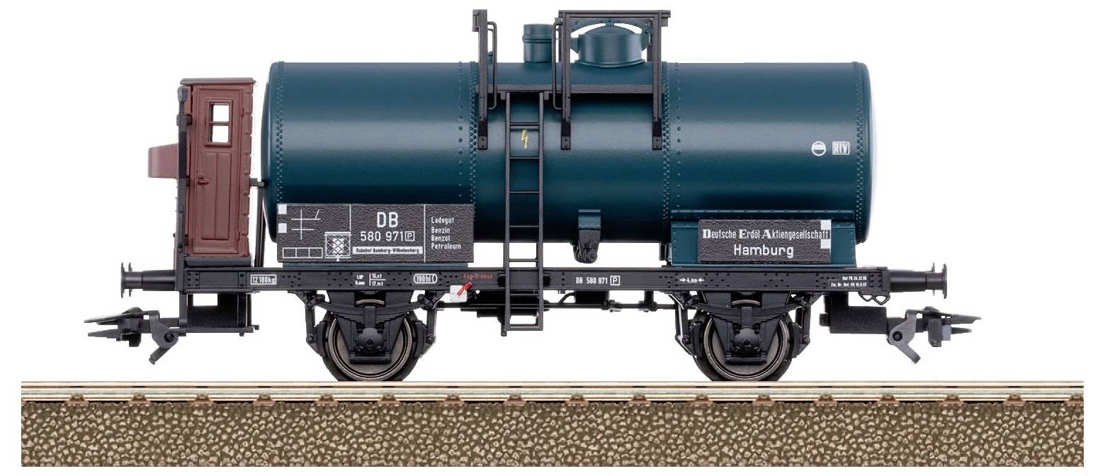 Ein grüner Kesselwagenmodell der Deutschen Bahn auf Schienen, beschriftet mit 'DB 580 517' und 'Berlin Betriebsstoffwagen Hamburg'.