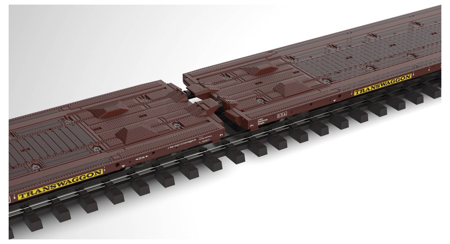 Brauner Eisenbahnwaggon mit der Aufschrift 'TRANSWAGGON', steht auf Schienen, zeigt das Design und die Kupplung zwischen zwei Waggons.