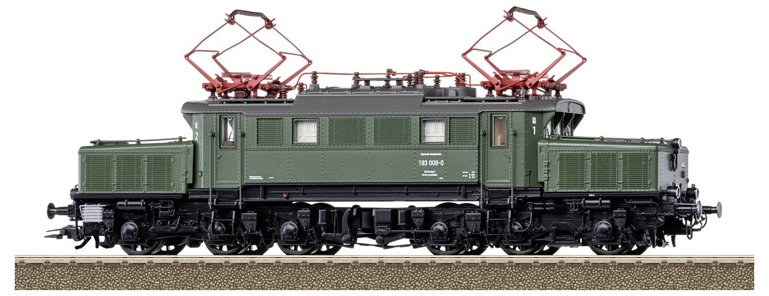 Historische grüne Elektrolokomotive auf Gleis, seitliche Ansicht. Oberleitungsstromabnehmer in Rot, klassische Baureihe.