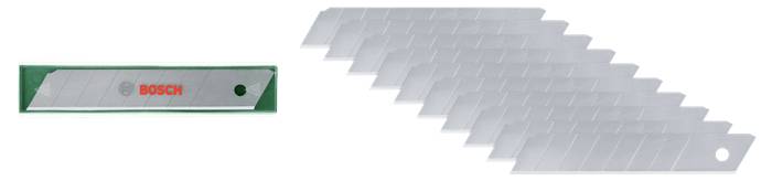 Stapel von Bosch-Universalmesserklingen, mit einer Klinge in einer grünen Bosch-Verpackung auf der linken Seite und mehreren losen Ersatzklingen auf der rechten Seite.