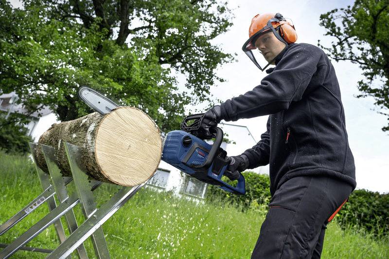 Bosch Professional GKE 18V-40 Akku Akku-Kettensäge Schwertlänge 360mm