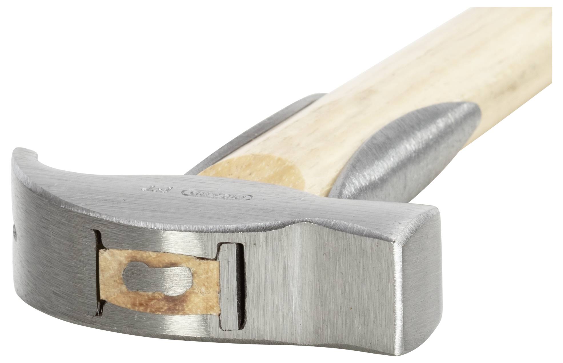Ein Zimmermannshammer mit Holzgriff und Metallkopf, der eine Klaue und eine glatte Schlagfläche zum Nägelverarbeiten hat.