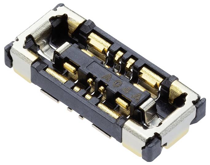 Ein kleiner elektronischer Stecker mit mehreren Metallkontakten in einem rechteckigen schwarzen und silbernen Gehäuse, wahrscheinlich zur Verwendung auf Leiterplatten.