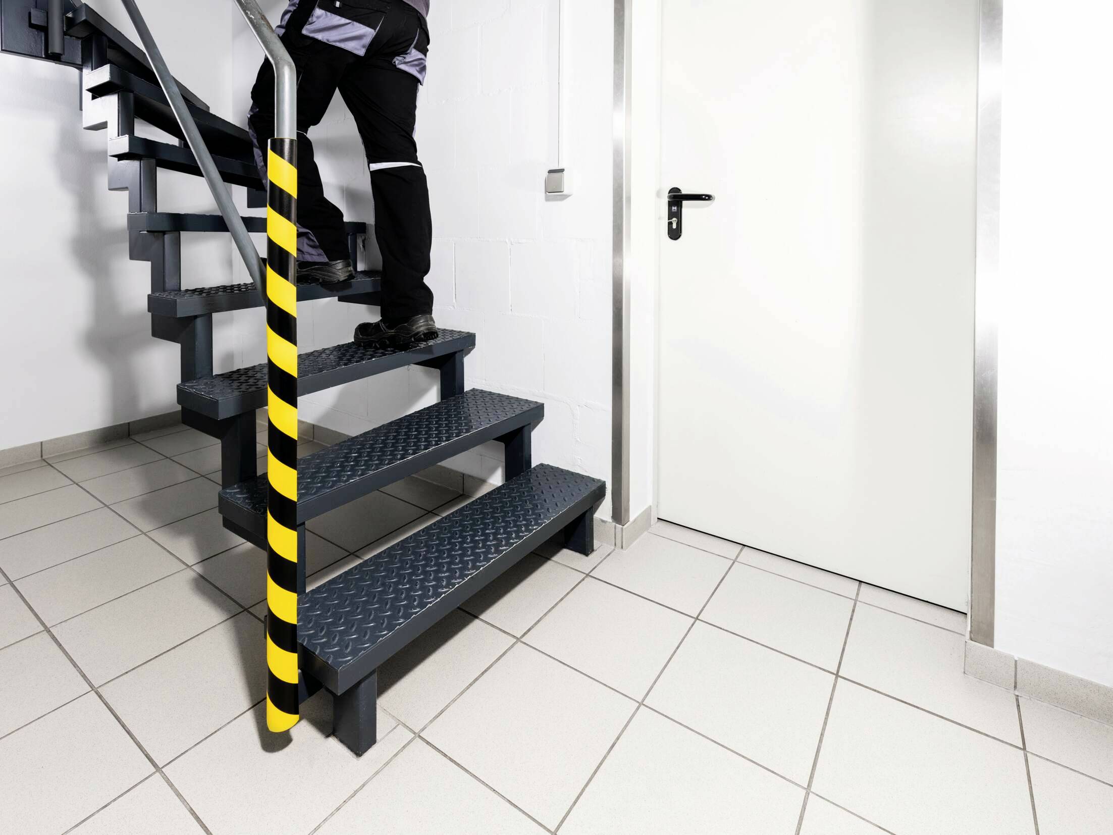 Durable 1115130 Rohrschutz Schwarz, Gelb (L x B x H) 1000 x 50 x 25mm