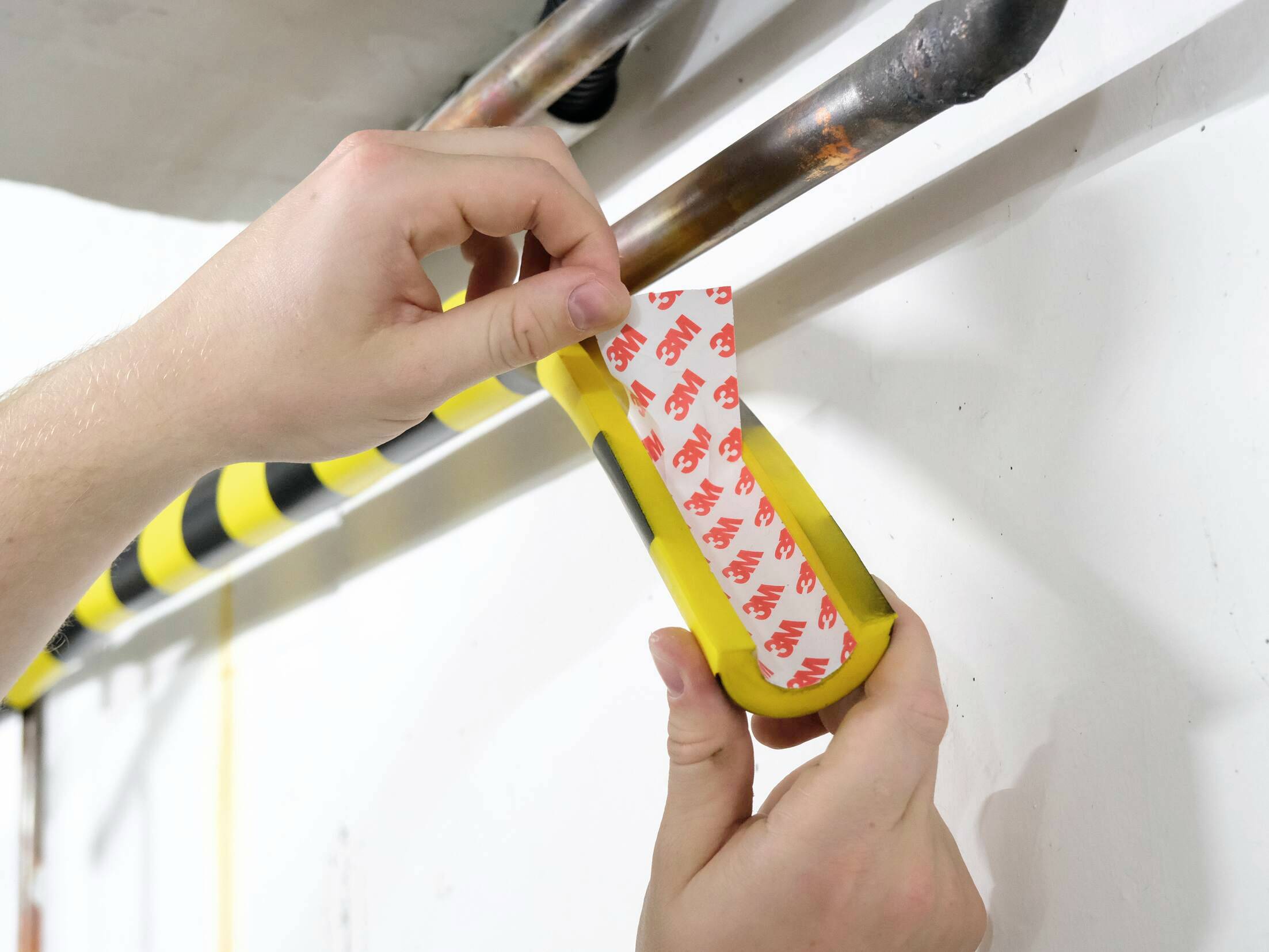 Durable 1115130 Rohrschutz Schwarz, Gelb (L x B x H) 1000 x 50 x 25mm