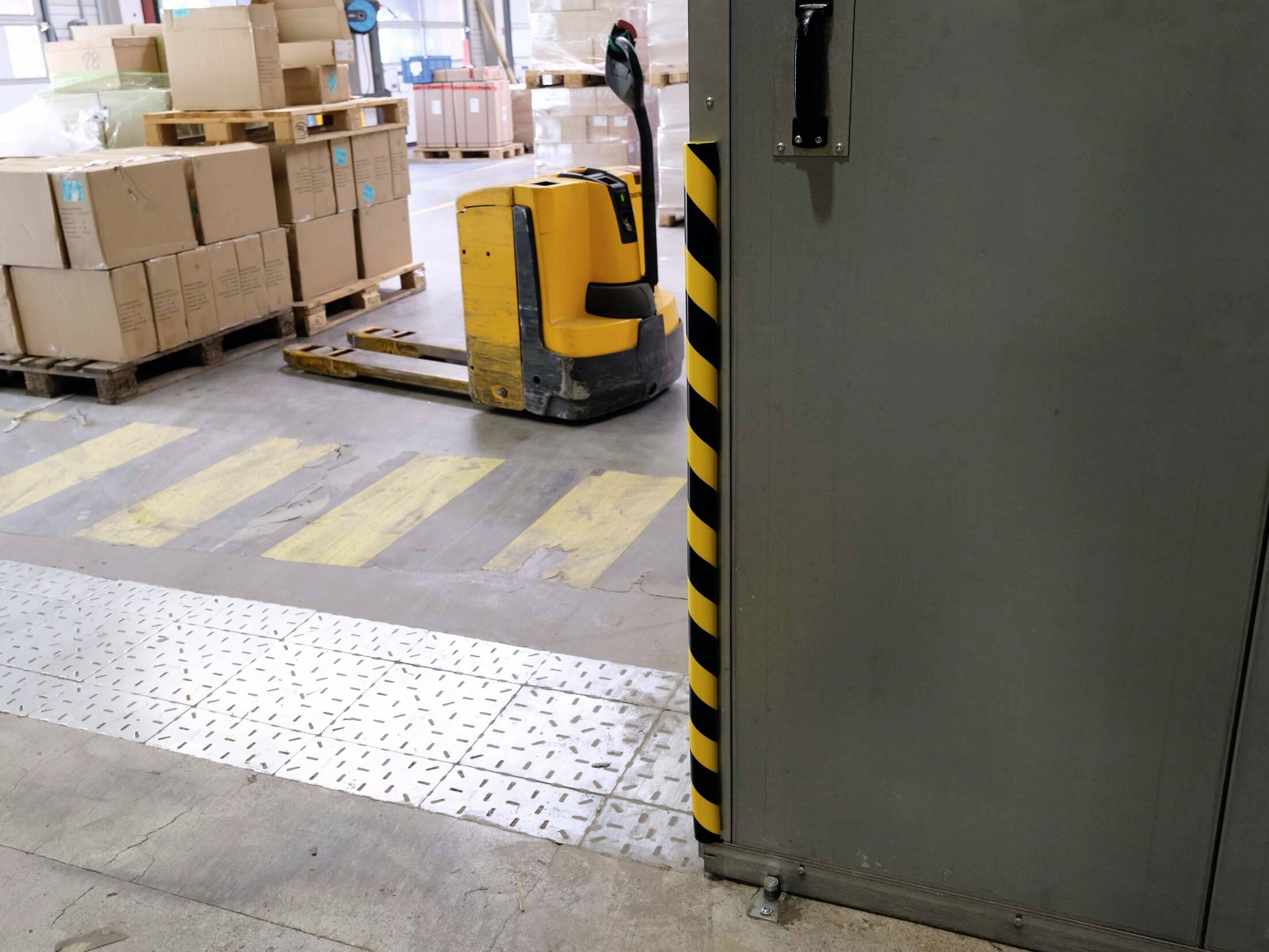 Durable 1109130 Schutzprofil Schwarz, Gelb (L x B x H) 1000 x 40 x 32mm