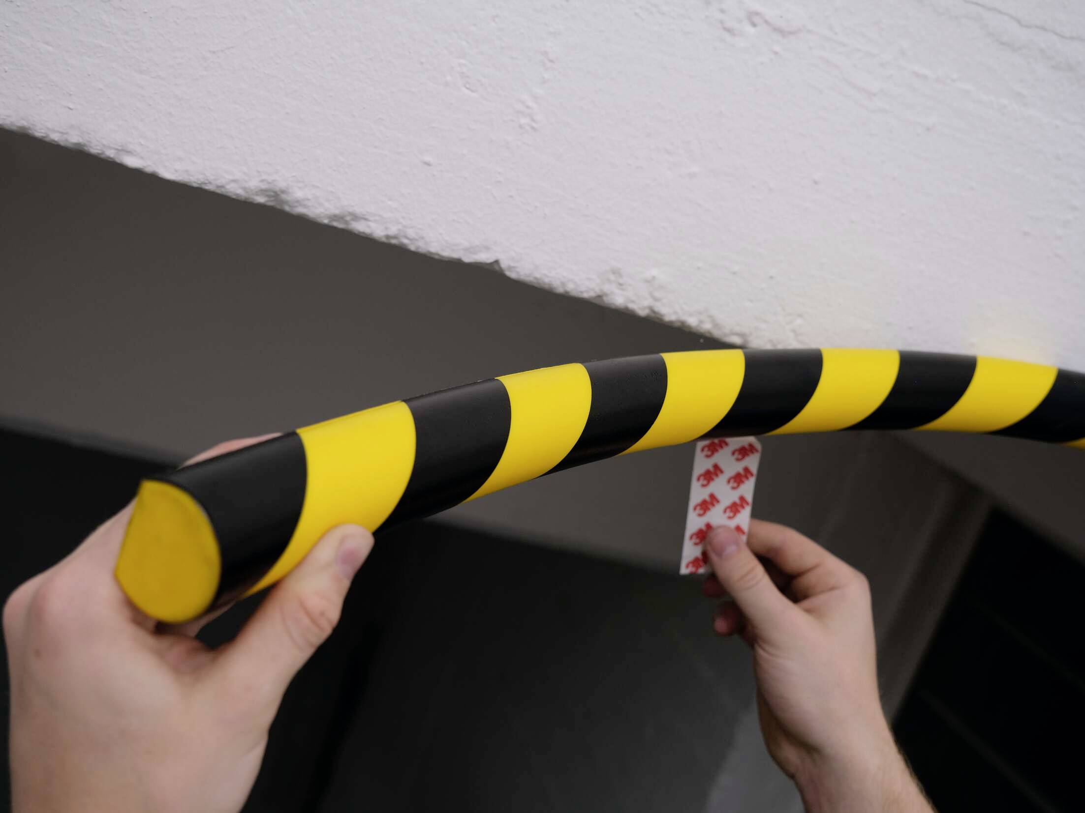 Durable 1109130 Schutzprofil Schwarz, Gelb (L x B x H) 1000 x 40 x 32mm