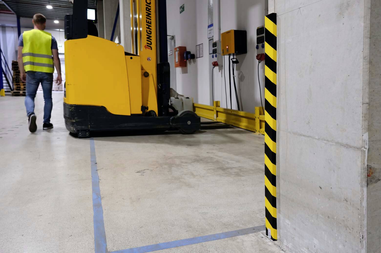 Durable 1108130 Schutzprofil Schwarz, Gelb (L x B x H) 1000 x 60 x 20mm