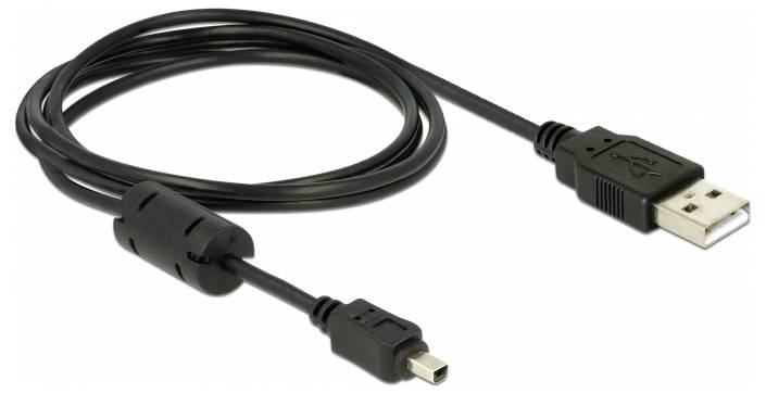 Schwarzes USB-Kabel mit Standard-USB-Stecker und Mini-USB-Stecker, häufig zum Verbinden von Geräten wie Kameras oder Festplatten.