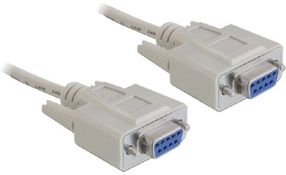 Zwei graue serielle RS-232-Stecker mit blauer Buchse und Metallkontakten, die als Verbindung für Datenübertragung dienen.