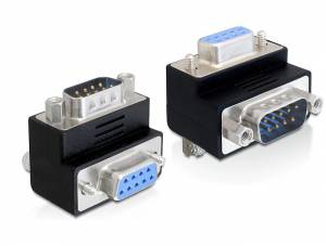 Zwei schwarze VGA-Adapter mit blauen und silbernen Anschlussbuchsen auf weißem Hintergrund.