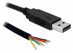 Ein USB-Kabel, von dem das Ende mit den herausragenden, farbigen Drähten abgeschnitten ist, zeigt die interne Struktur.